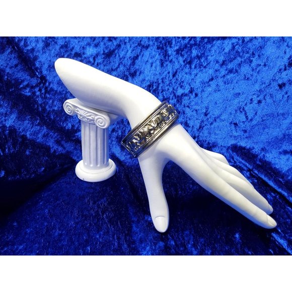 vintage signed best silver tone elephants trunks up design good luck cuff bracel - Picture 2 of 6